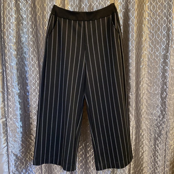 Chic & Comfort Wide Leg Stretch High Rise Crop Stripe Pants in Black & White S/M - Picture 2 of 6